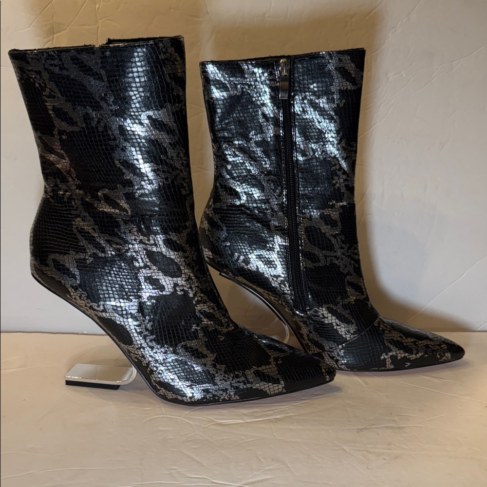 NWOB Ninety Union Princess Black and Gray Ankle Boots size 11